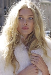 How tall is Elsa Hosk?